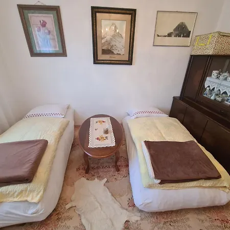 Prenociste Kod Doktora Skrgica * Cazin